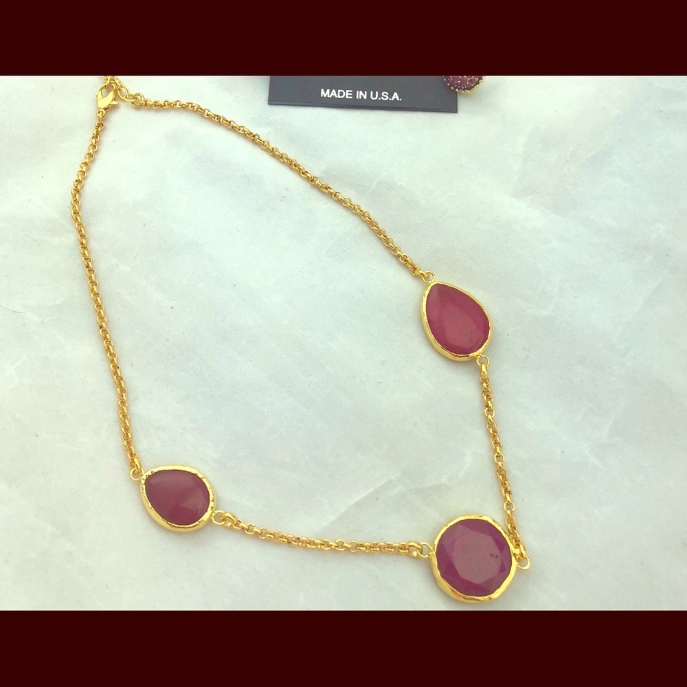 Eyla Red dyed chalcedony gold Necklace
